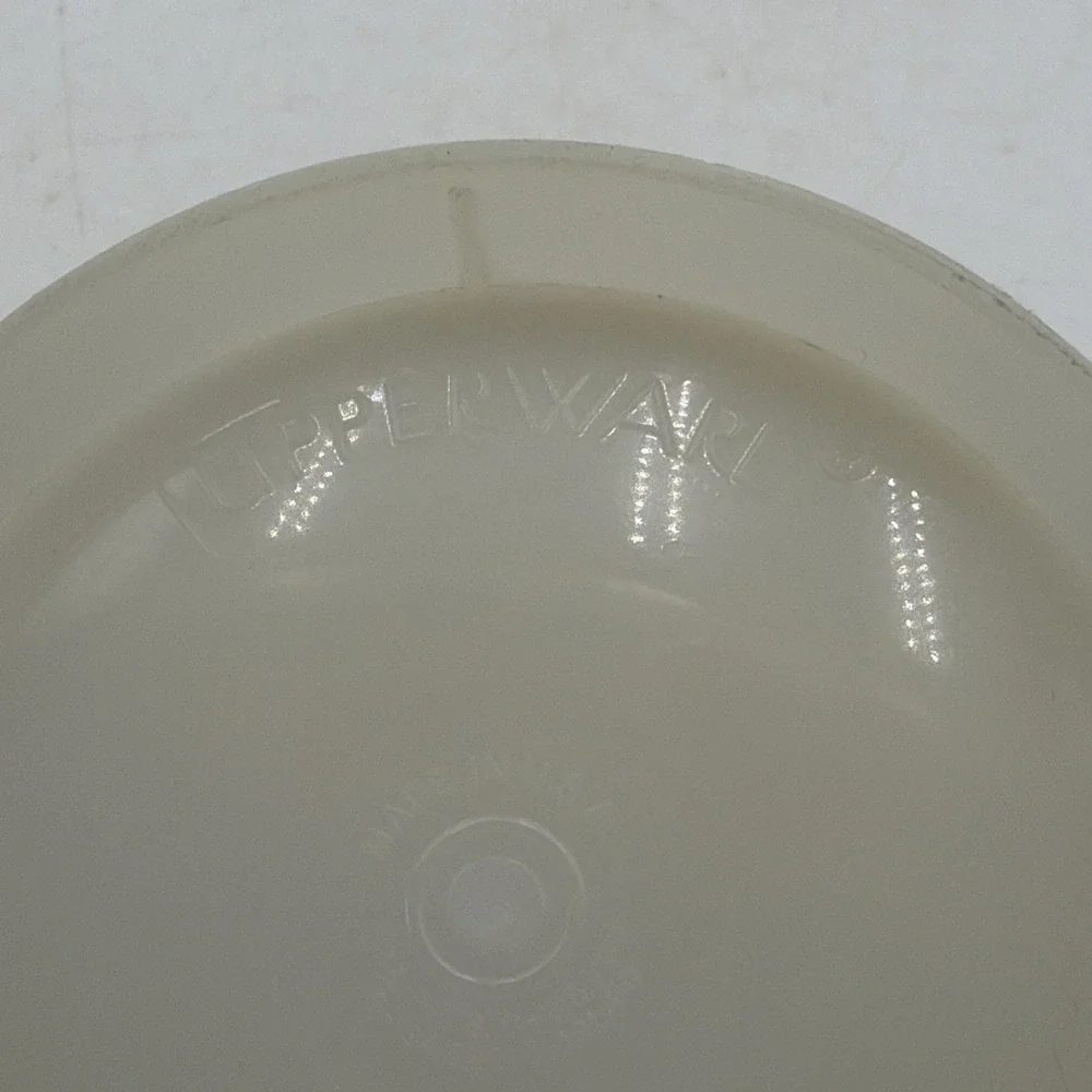 Vintage TUPPERWARE Mix N Store 8 Cup 2 Qt Measuring Bowl Pitcher No Lid 500-2